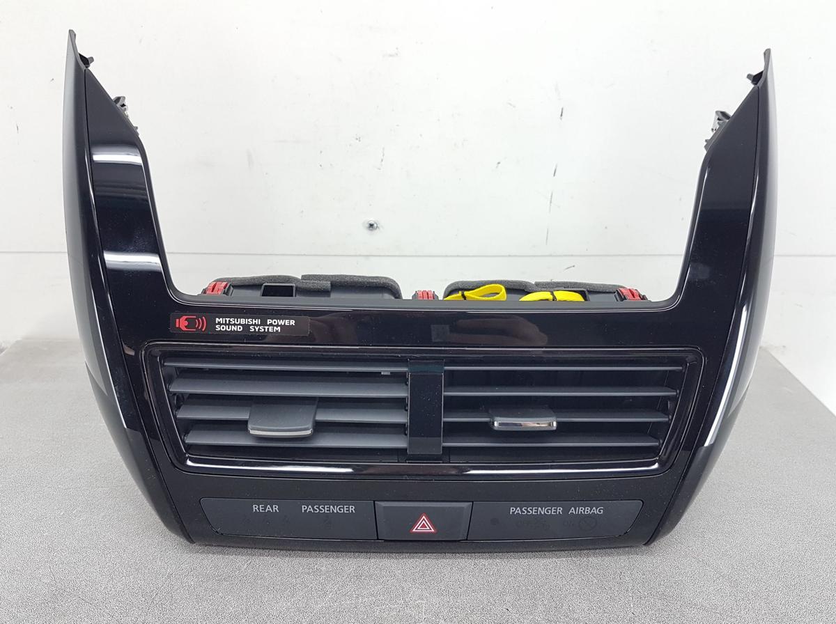 Mitsubishi Eclipse Cross Luftd&uuml;se mitte inkl Warnblinkschalter Bj2023 8002D032