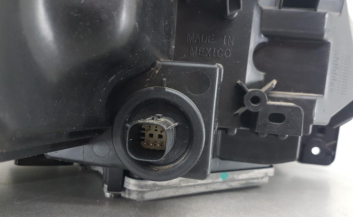 Tesla Model X Hauptscheinwerfer links LED Bj2022 1034318-00-F Frontscheinwerfer