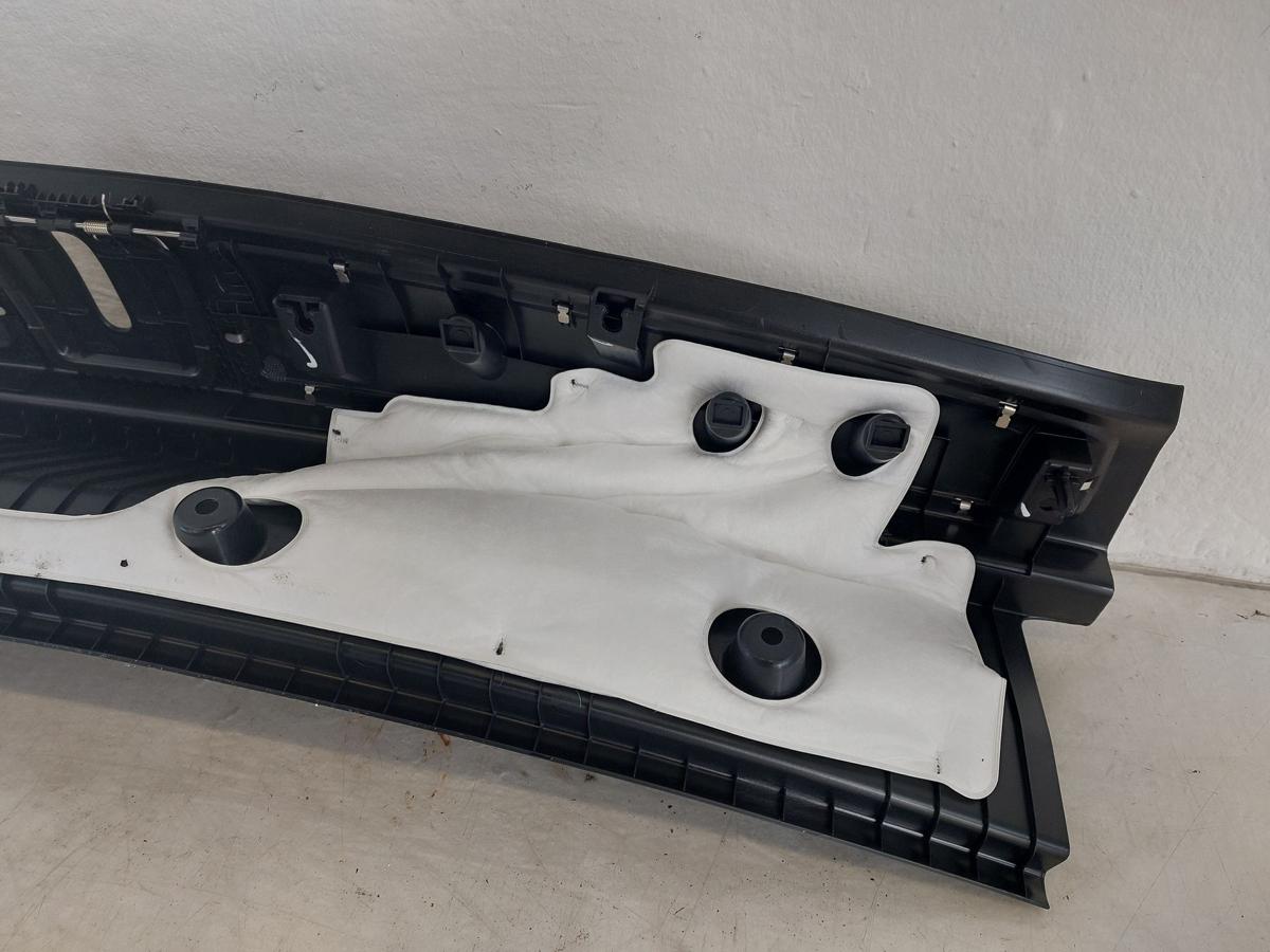 NIO EL6 Elektro SUV Verkleidung Ladekante Ladenkantenverkleidung OEM