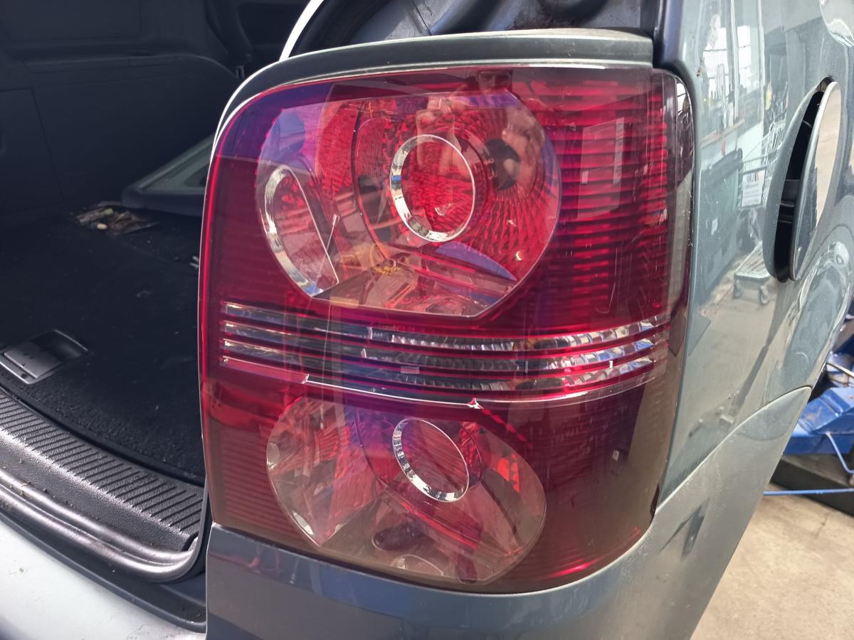 VW Touran 1T3 GP original R&uuml;ckleuchte rechts Heck/Schluss/Licht Bj 2010