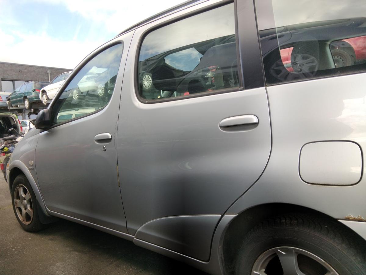 Toyota Yaris Verso original Tür hinten links silber 1E7 BJ2004