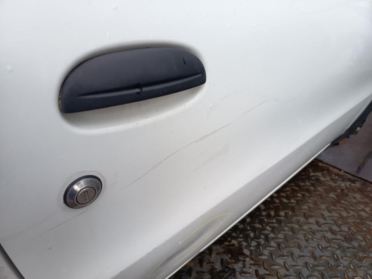 Fiat Strada I original T&uuml;r rechts Beifahrer wei&szlig; uni Bj 2001