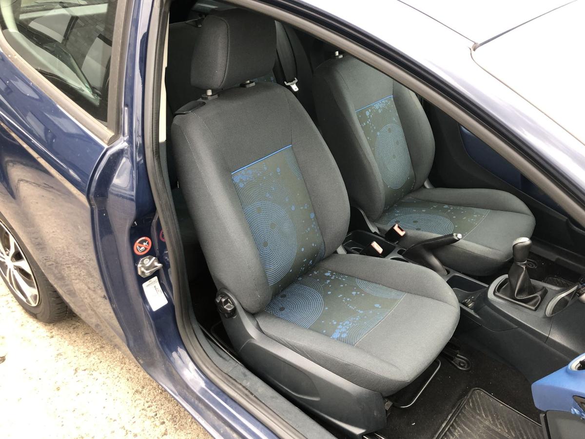 Ford Fiesta JA8 Sitz vorn rechts Beifahrersitz für 3 türer Stoffsitz Autositz