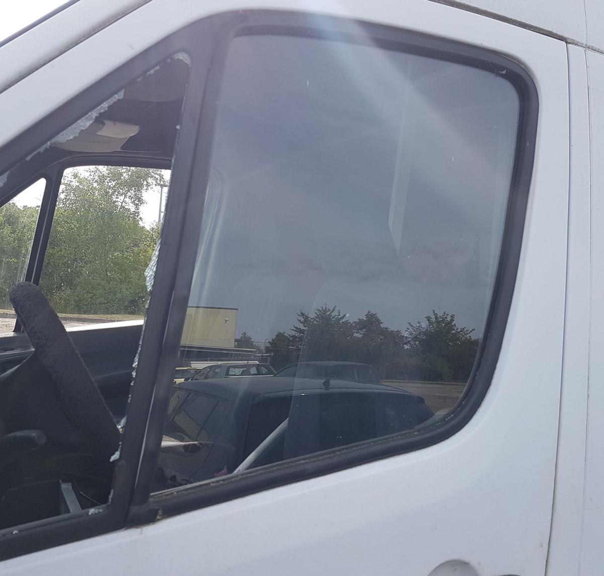 Mercedes Sprinter 906 T&uuml;rscheibe vorn links Bj2008 Glasklar Kastenwagen