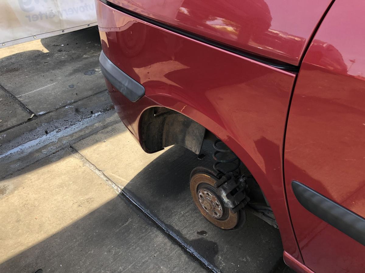Peugeot 807 original Kotflügel hinten rechts Seitenteil KKQ Tiefrot Bj 2004