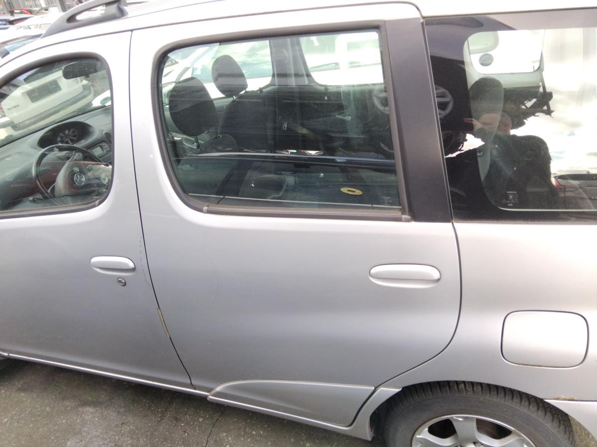 Toyota Yaris Verso original Tür hinten links silber 1E7 BJ2004