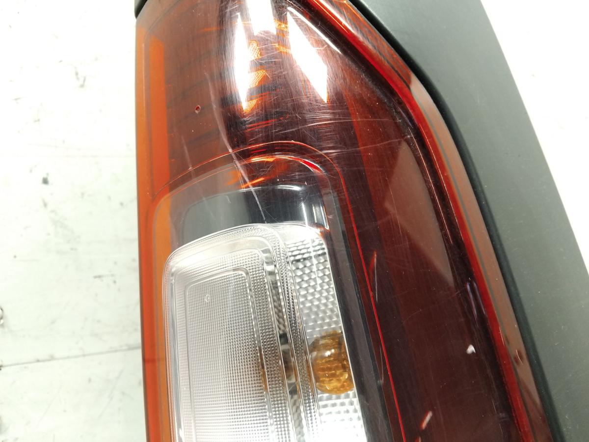 Renault Trafic 3 Kasten original Rückleuchte Heckleuchte rechts Bj.2021