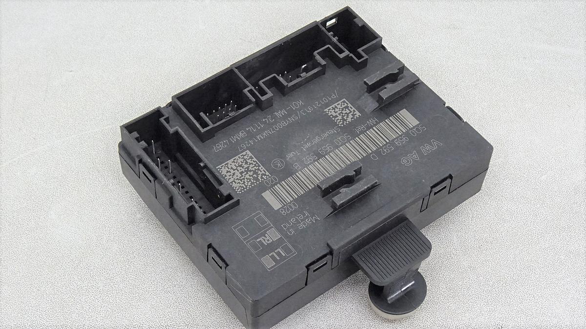 VW Golf VII Türsteuergerät vorn rechts Bj2015 5Q0959592D 5Q0959592B