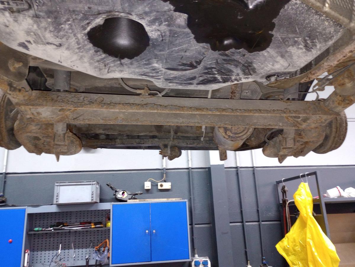 Dacia Lodgy original Hinterachse Tr&auml;ger trommelgebremst ABS 128tkm Bj 2012