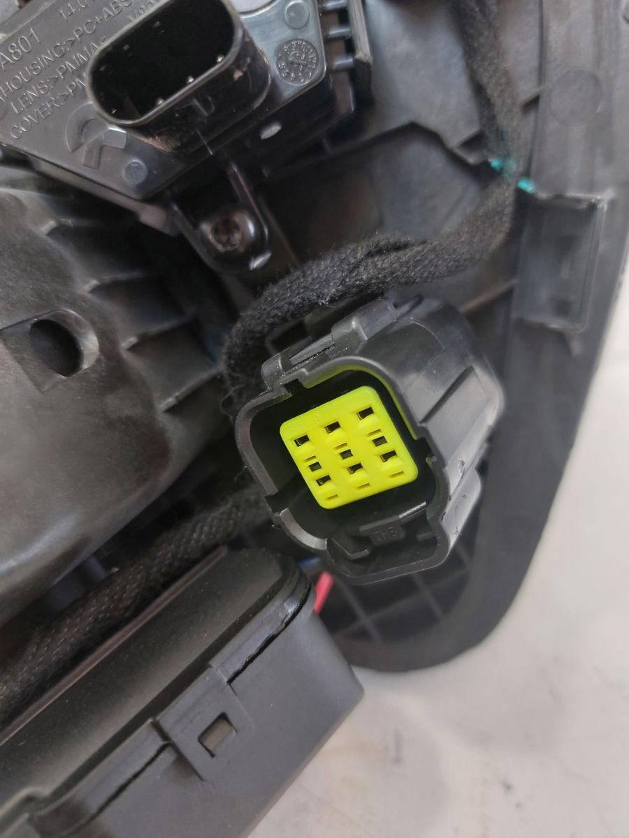 NIO ET7 Elektro Ladeanschluss Ladeklappe Deckel Ladedose Sunrise Beige