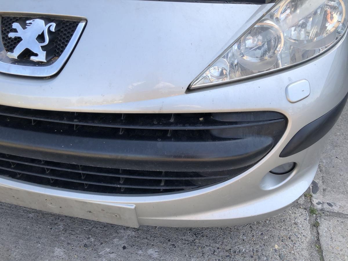 Peugeot 207 SW Typ WE Sto&szlig;f&auml;nger vorn Frontsch&uuml;rze mit Nebel und SRA bsi 2009