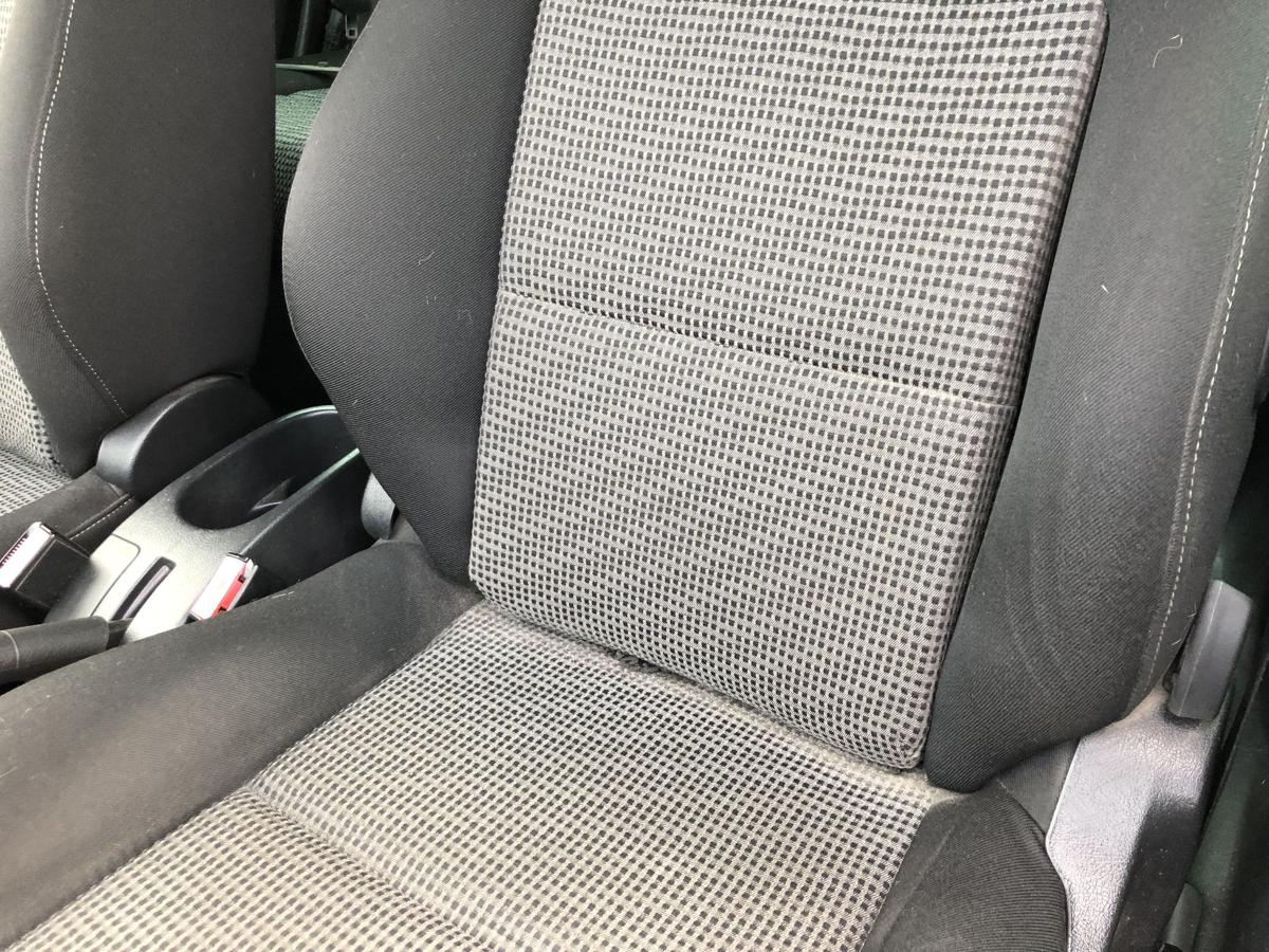 Peugeot 207SW Sitz vorn links Fahrersitz Stoff ohne Heizung Autositz