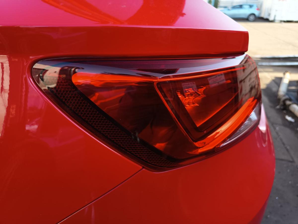 Seat Leon III Limo original LED Heckr&uuml;ckleuchte links aussen Schlusslicht Bj2014