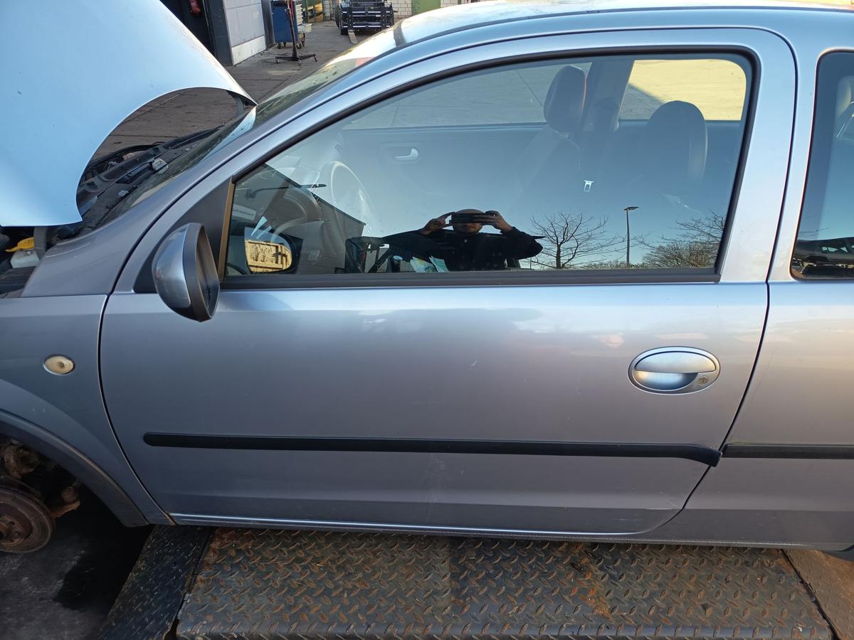Opel Corsa C original T&uuml;r links Fahrer 3t&uuml;rer Z163 Lichtsilber Bj 2004