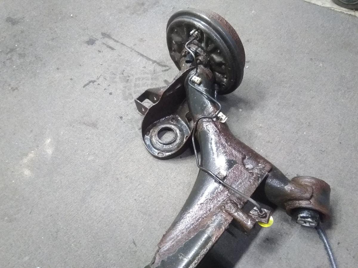 VW Fox Hinterachse trommelgebremst mit ABS ! Anrostungen ! Bj.2007