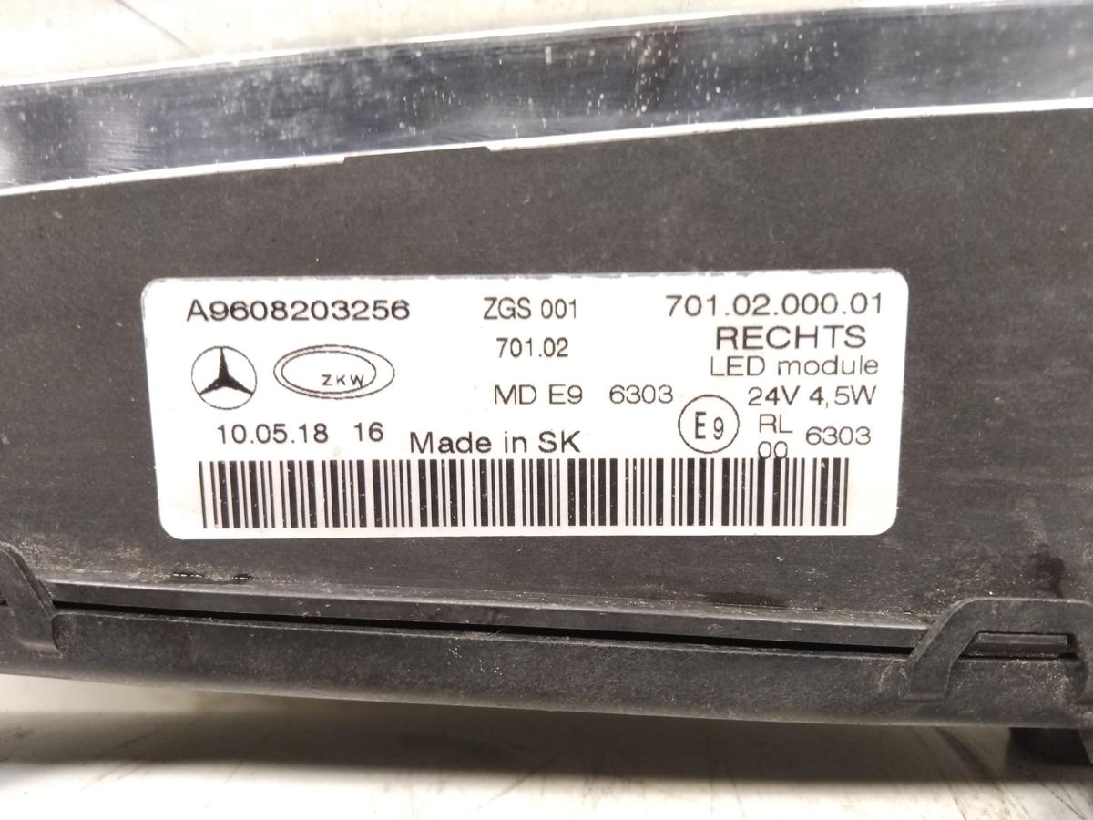 Mercedes Actros MP4 963 original Tagfahrleuchte rechts LED A9608203256 Bj.2018