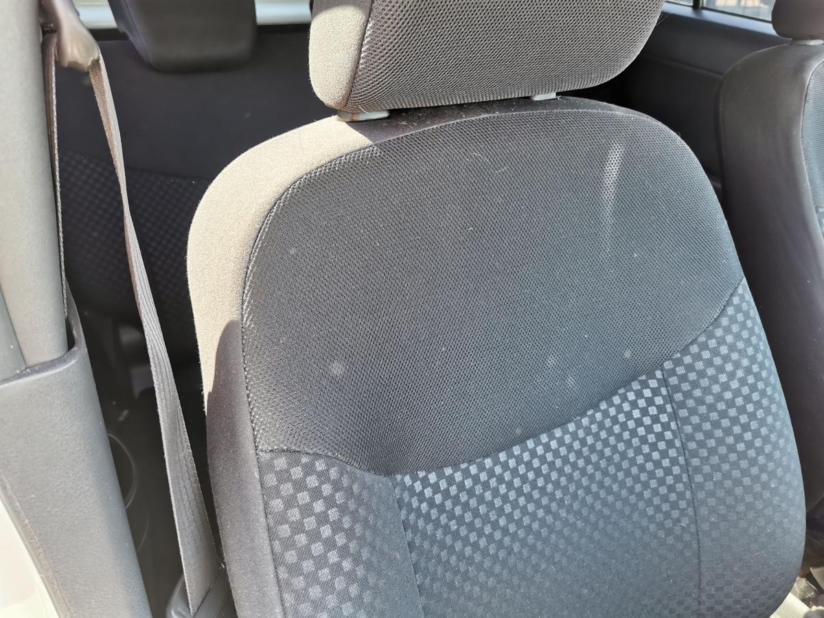 Daihatsu Materia M4 Beifahrersitz Sitz Autositz Stoff vorn rechts