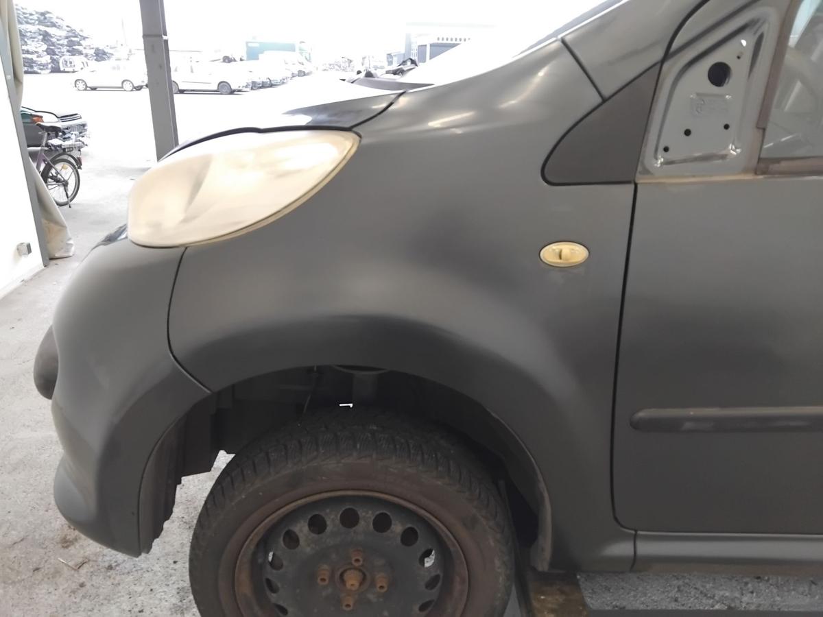 Peugeot 107 original Kotfl&uuml;gel vorn links KTA dark grey mica BJ2009