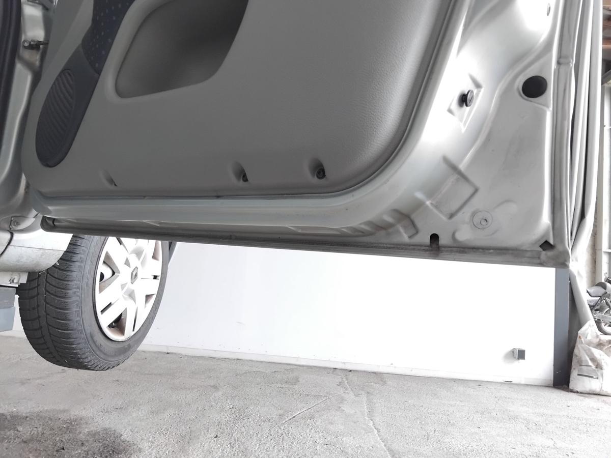 Renault Clio 2 T&uuml;r vorn rechts Beifahrert&uuml;r 5-T&uuml;rer MV632 Gris Boreal BJ2004