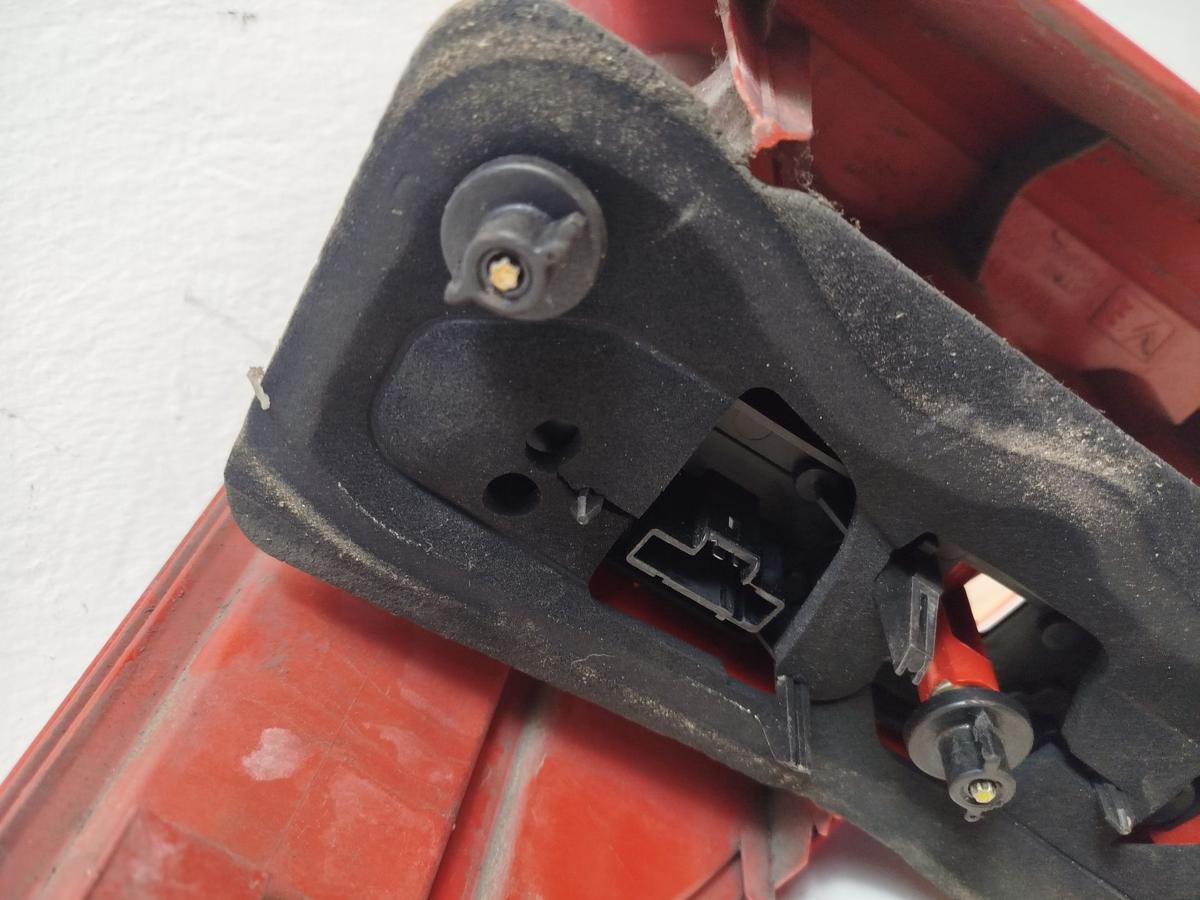 Peugeot 1007 KM R&uuml;ckleuchte rechts R&uuml;cklicht Heckleuchte OEM