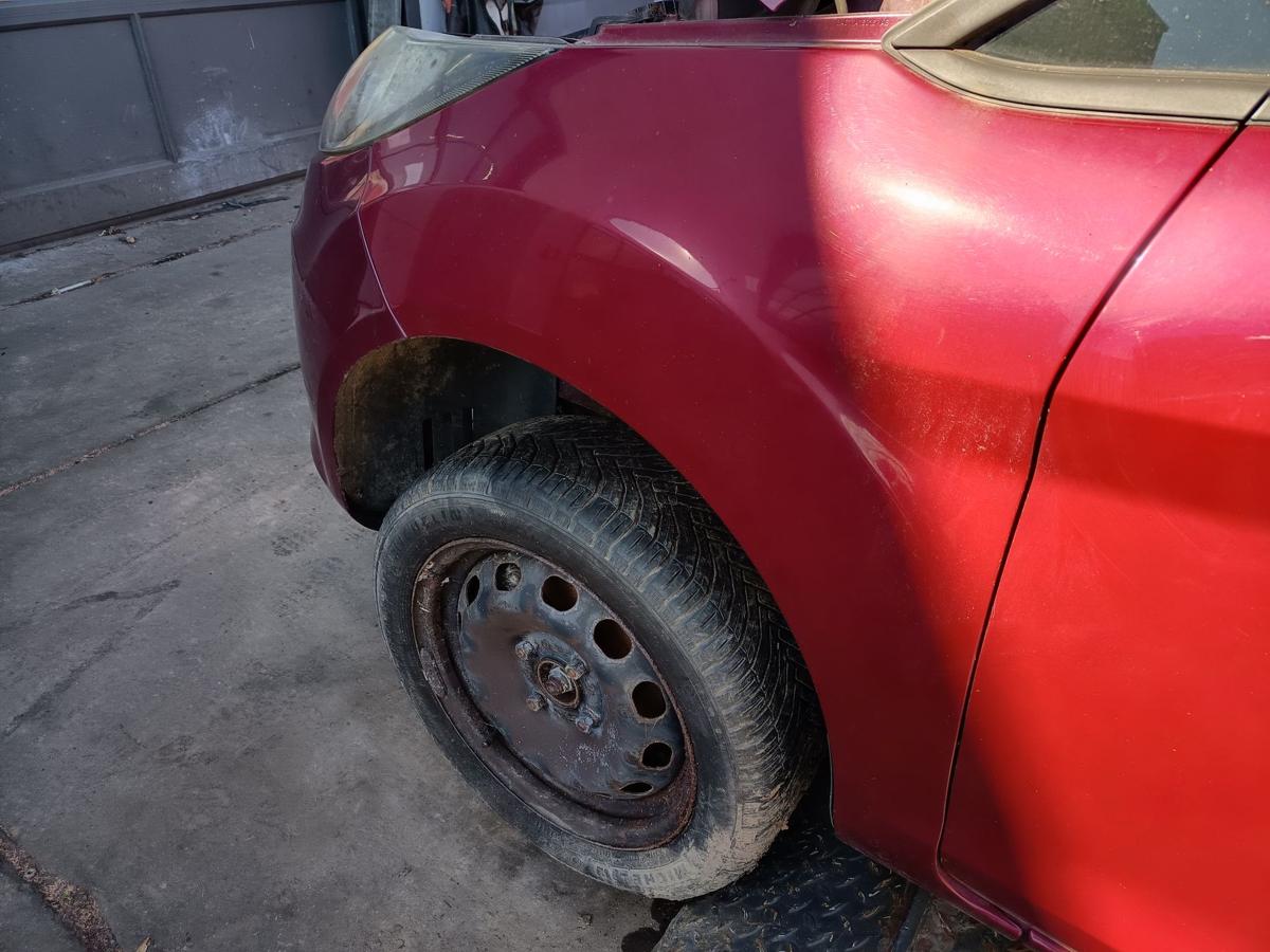 Ford Fiesta MK7 original Kotfl&uuml;gel links Hot Magenta vor Facelift Baujahr 2009