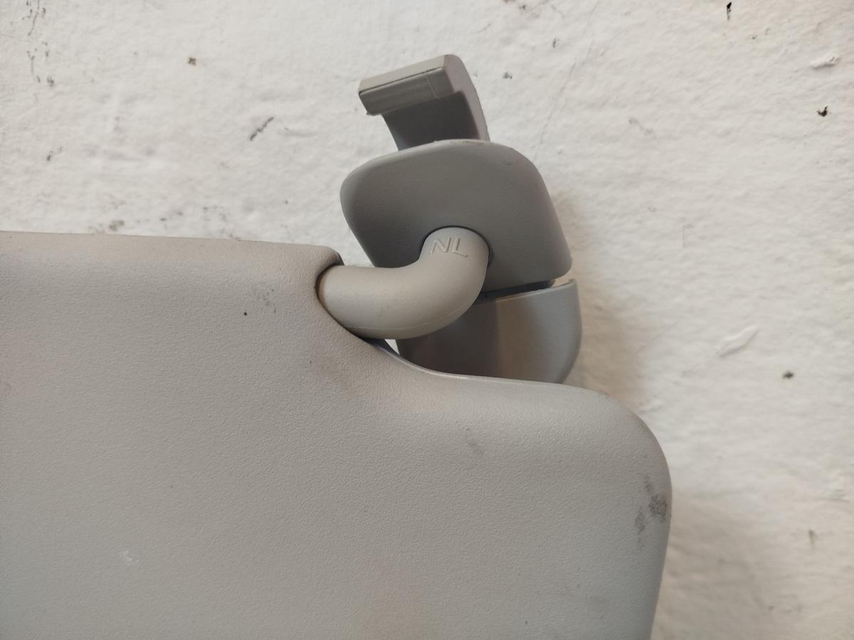 Hyundai i30 PD Mild Hybrid Sonnenblende vorn links mit Spiegel Fahrerseite