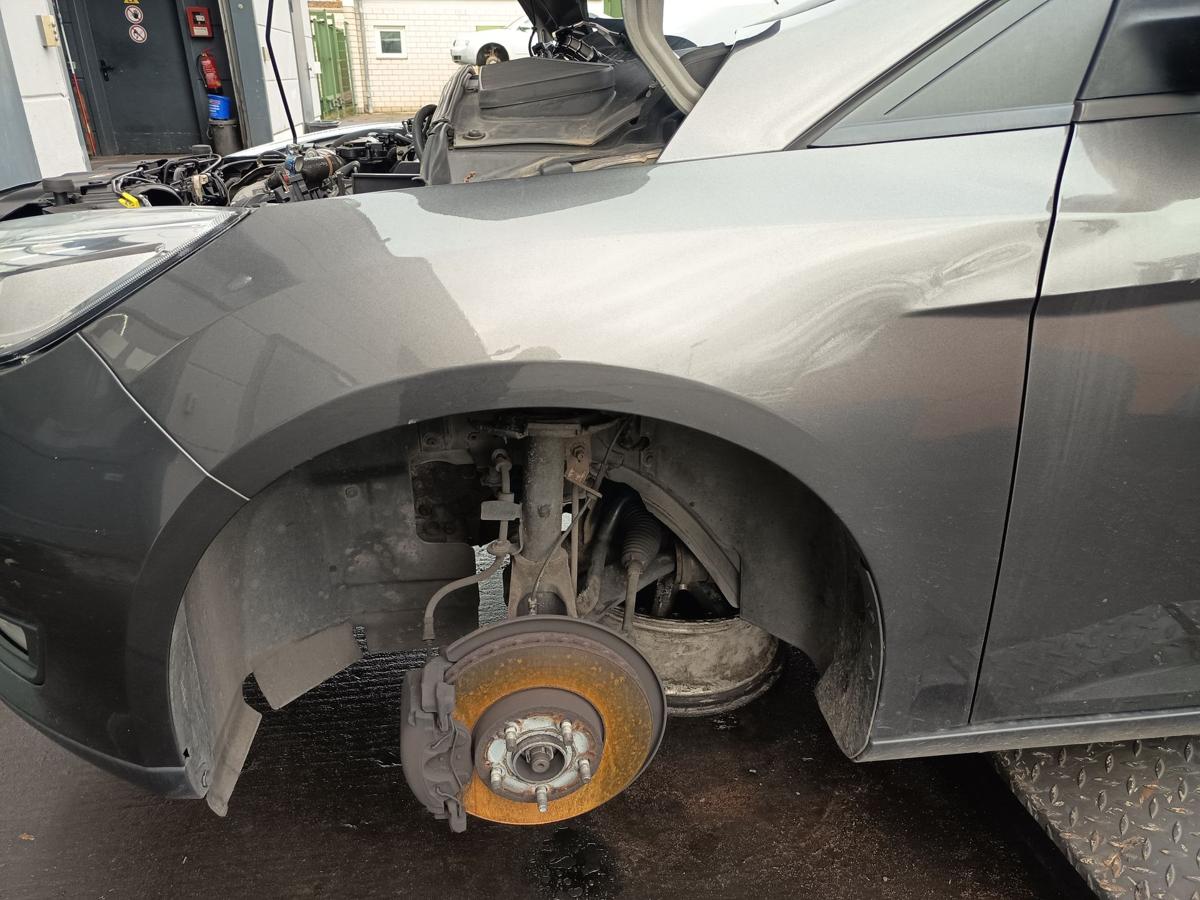 Ford Focus III original Kotflügel links Fahrer Magnetic Grau Facelift Bj 2015