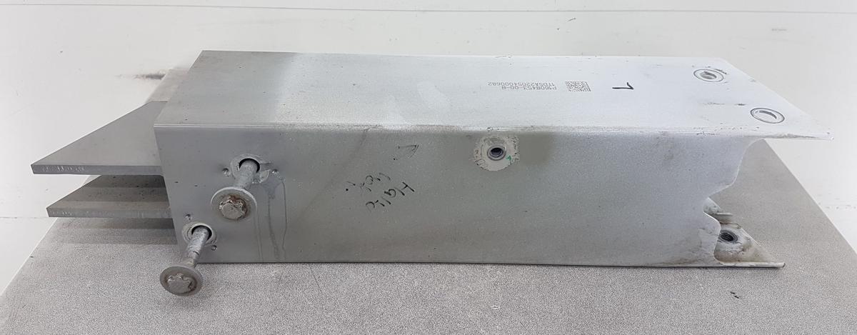 Tesla Model Y Pralld&auml;mpfer vorn rechts Bj22 1608454-00-B L&auml;ngstr&auml;ger vorn rechts