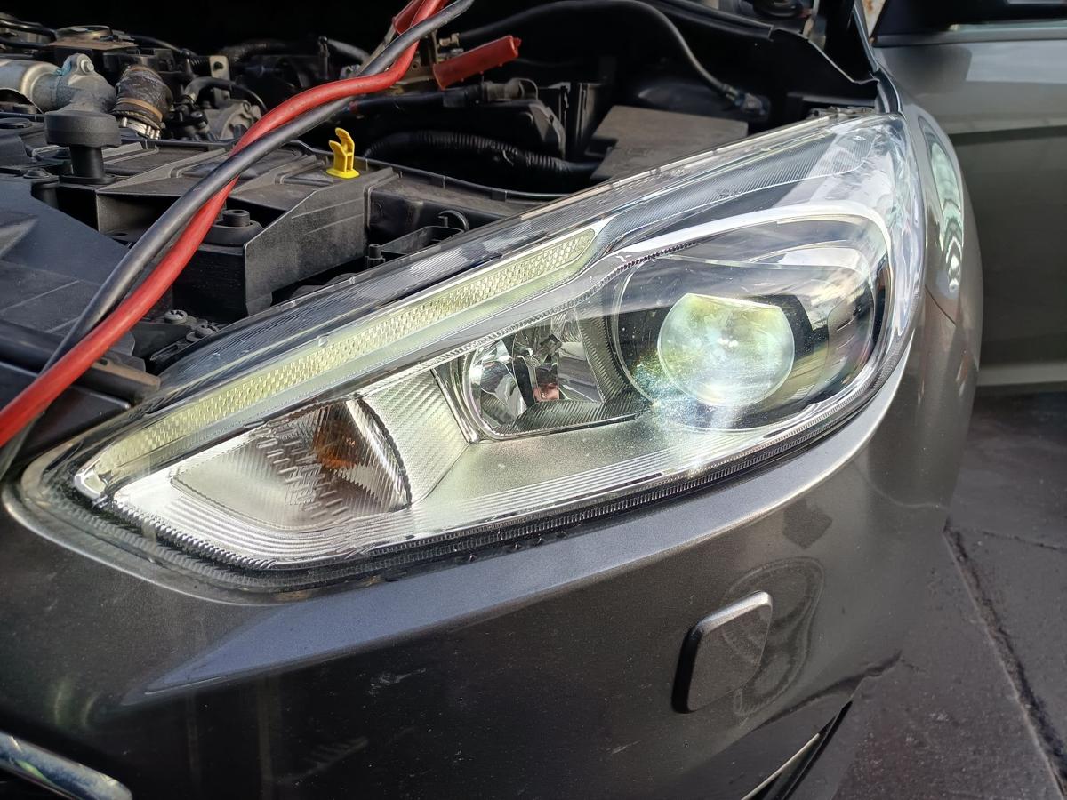 Ford Focus III original Scheinwerfer links BI-Xenon Facelift Baujahr 2015