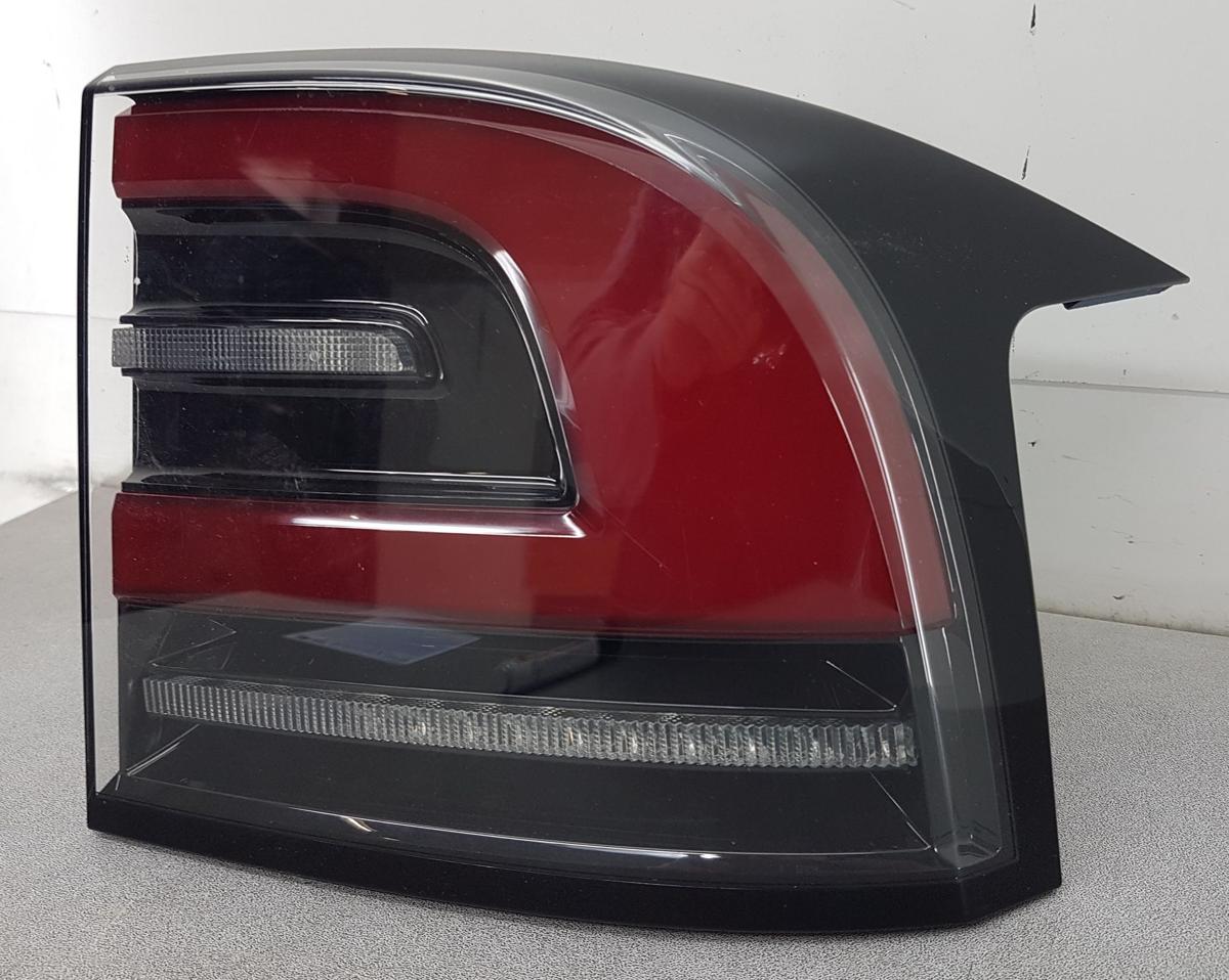 Tesla Model X R&uuml;ckleuchte R&uuml;cklicht rechts Bj2022 1565497-00-B Facelift ab 2021