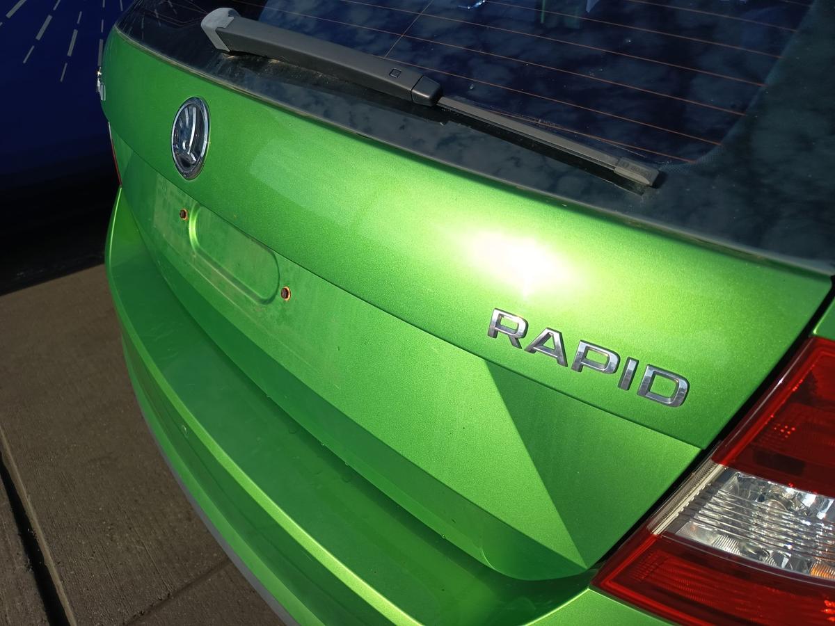 Skoda Rapid Spaceback original Heckklappe mit Scheibe F6Z Rallye gr&uuml;n Bj 2015