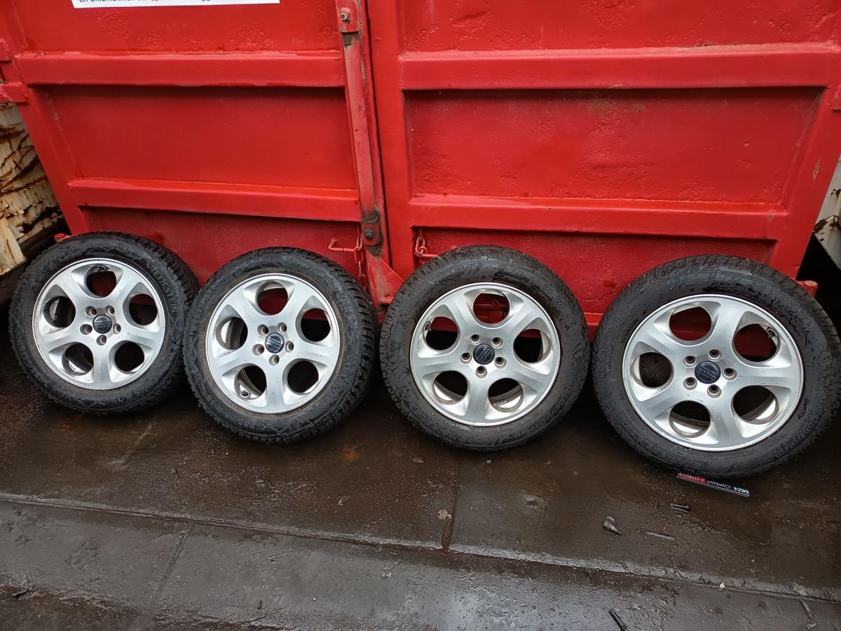 Volvo V70 II original Satz Alufelgen 6,5x16x43 mit Winterreifen DOT 23 Bj 2005