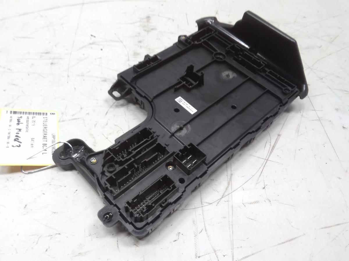 Tesla Model 3 original Steuergerät BCM links 1497850-00-D 1567359-00-B BJ2019