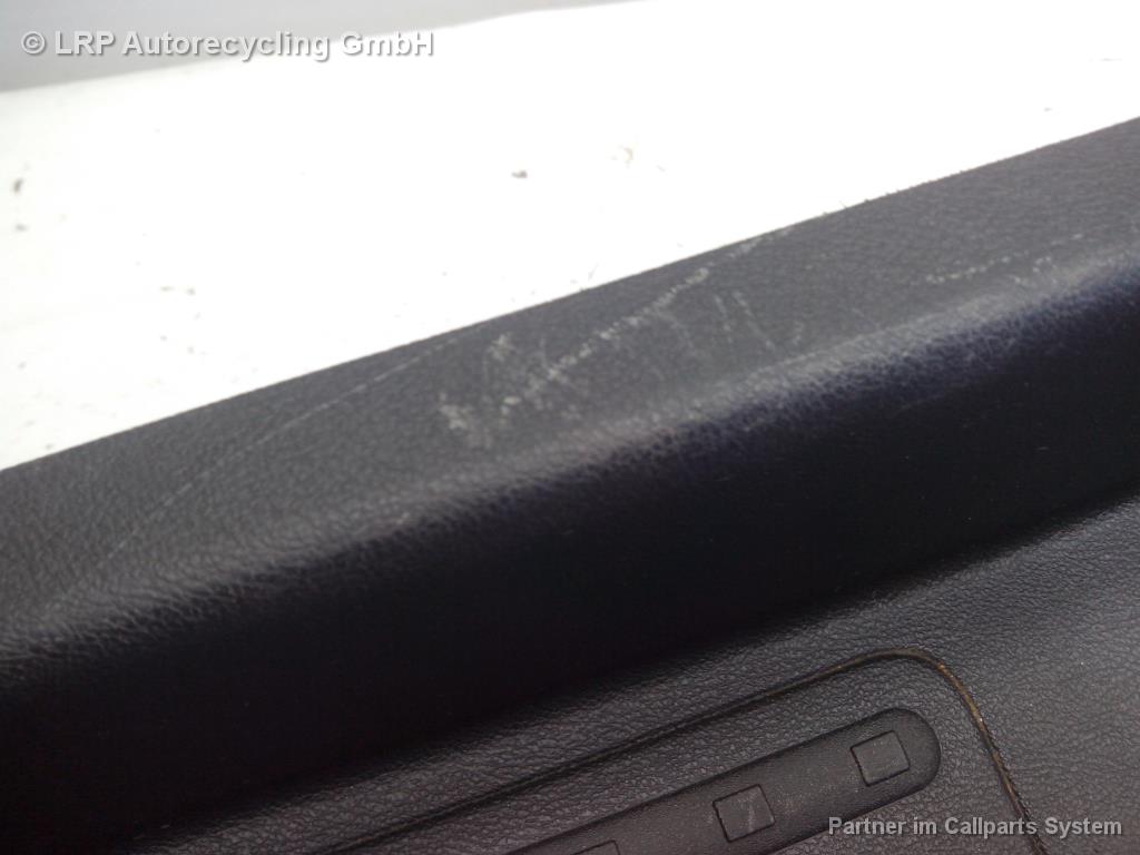 Verkleidung Stufe Vr 7H0863736B VW T5 (7h, Ab 04/03) BJ: 2003