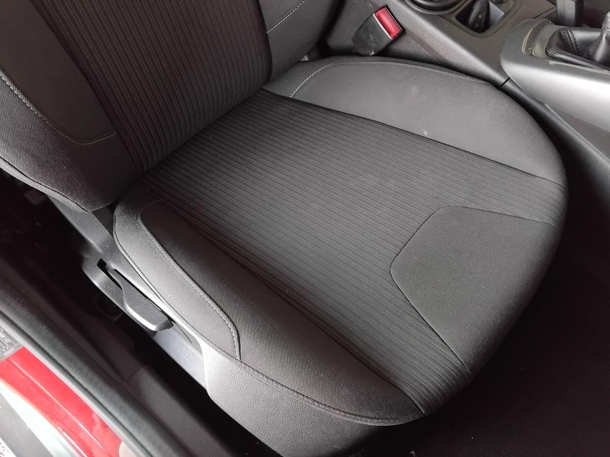 Ford Focus 3 DYB orig Sitz vorn rechts Beifahrersitz 5-t&uuml;rig BJ2013 Stoff d-grau