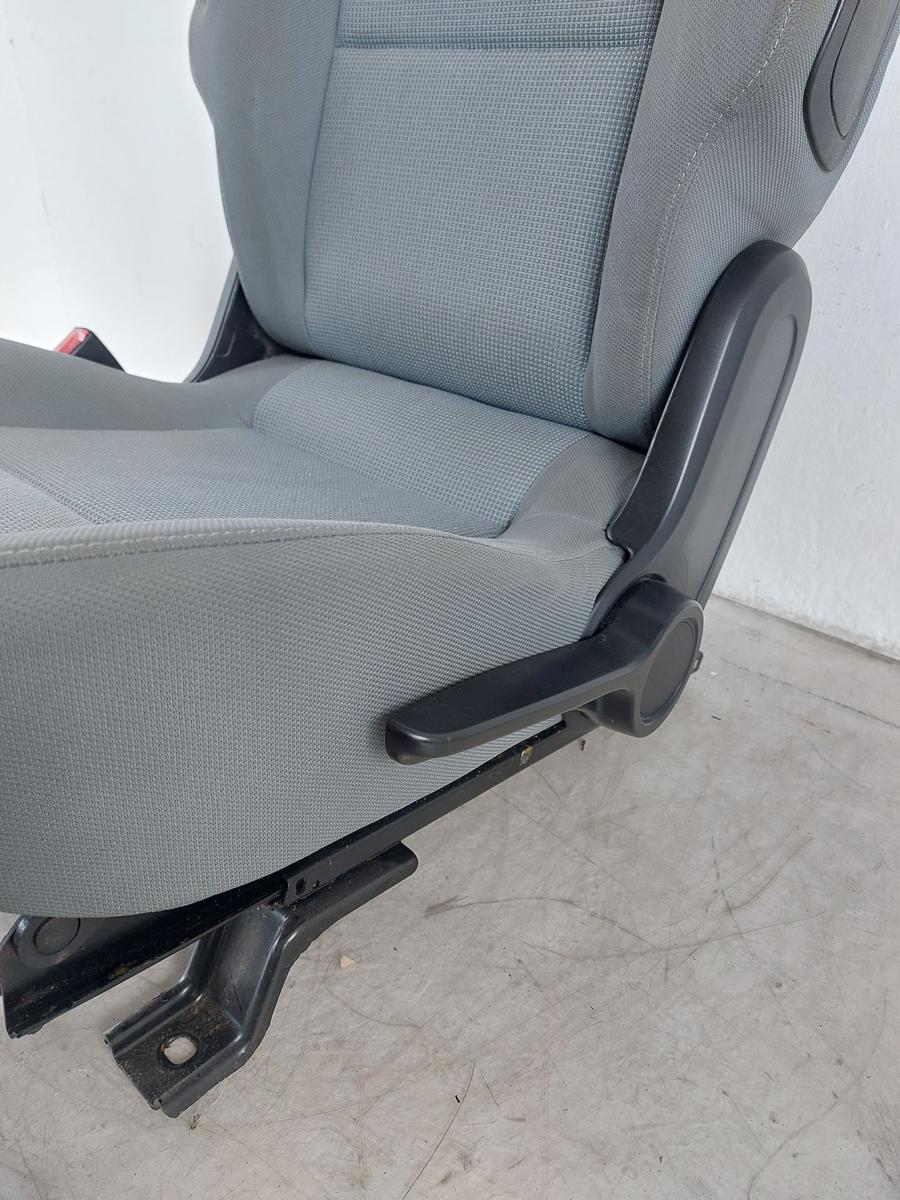 Mitsubishi Colt CZC Cabrio Sitz vorn links Fahrersitz Stoff hellgrau