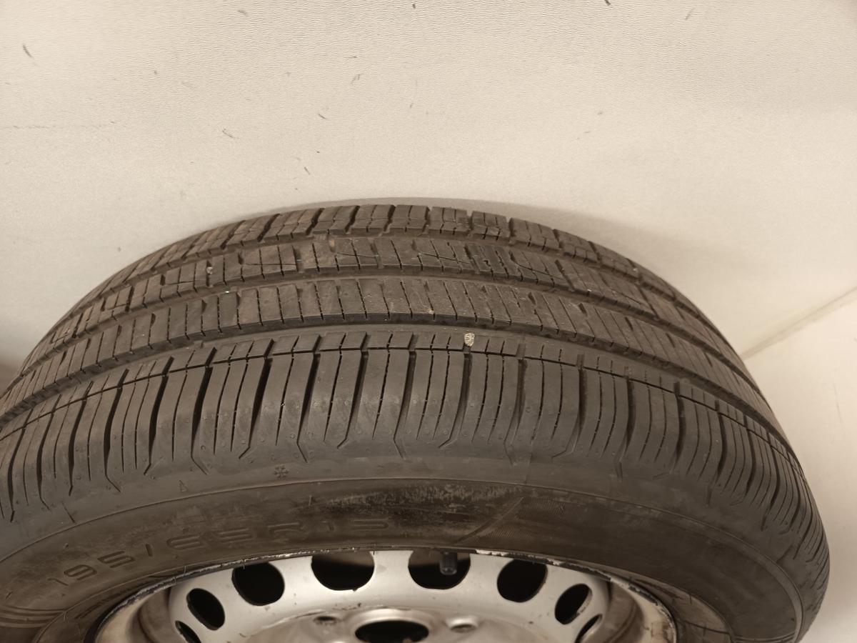 Satz VW Caddy Stahlfelgen mit Sommerreifen Dunlop 195/65R15 91T DOT 24