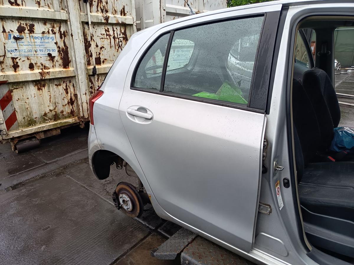 Toyota Yaris XP9 original Tür hinten rechts Fond 1E7 Silver pearl Bj 2006