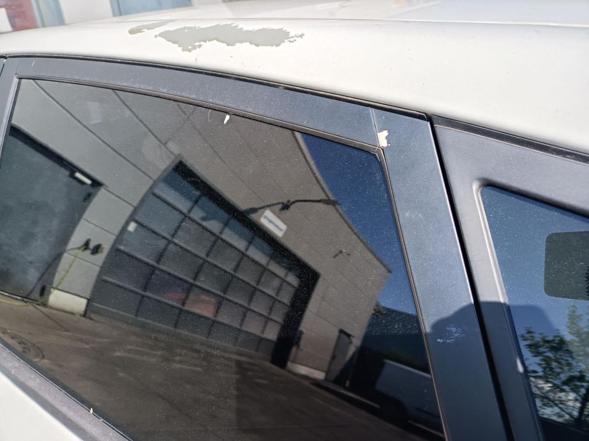 Hyundai I30 FD original T&uuml;r hinten links Crystal White Baujahr 2009