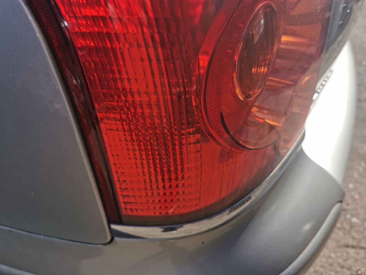 Toyota Avensis T25 Kombi Rückleuchte Schlussleuchte Rücklicht hinten links
