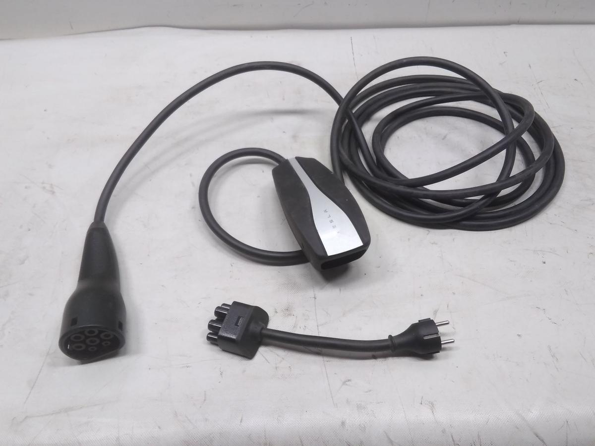 Tesla Model Y original Ladekabel Schuko 220V 1479068-00-C Mobile Charge Kit