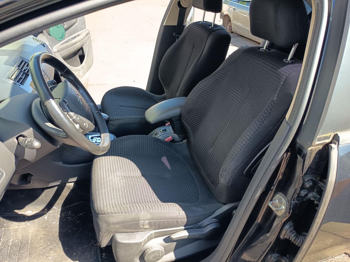 Citroen C4 5t&uuml;rig original Sitz vorn links Fahrer Stoff Anthrazit Bj 2009