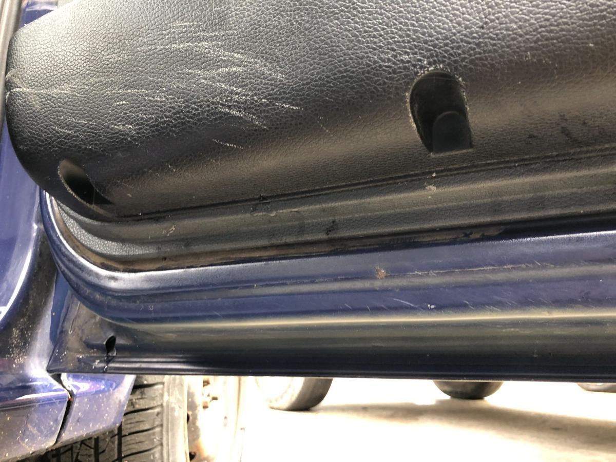 Dacia Logan MCV Tür vorn rechts Beifahrertür im Rohbau OV61H Blue Marine Delle