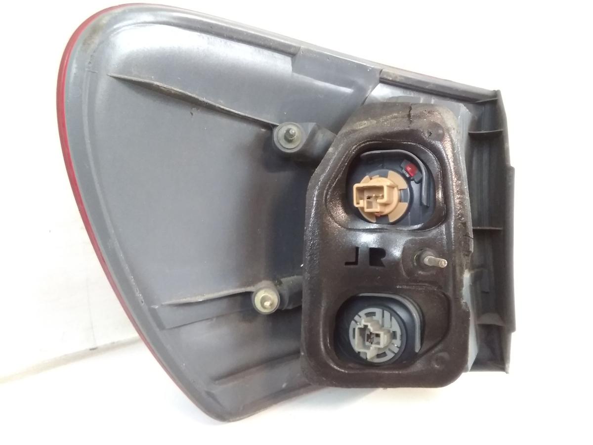 Toyota Avensis Verso original Rückleuchte Heckleuchte rechts außen Bj.2001