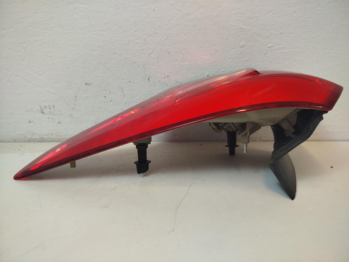 Ford Focus DYB CEW Turnier R&uuml;ckleuchte rechts au&szlig;en Ecke Facelift OHNE LED