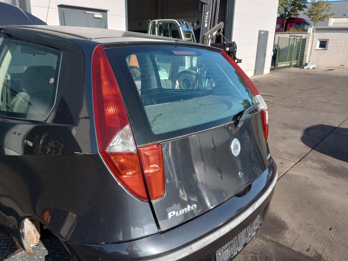 Fiat Punto 188 3türer orig Heckklappe mit Scheibe Deckel hinten schwarz Bj 2003