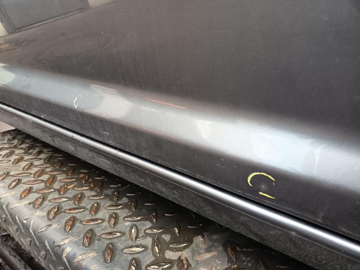 VW Touran 1T original Tür vorn links Fahrer D7X Platingrau Bj 2006