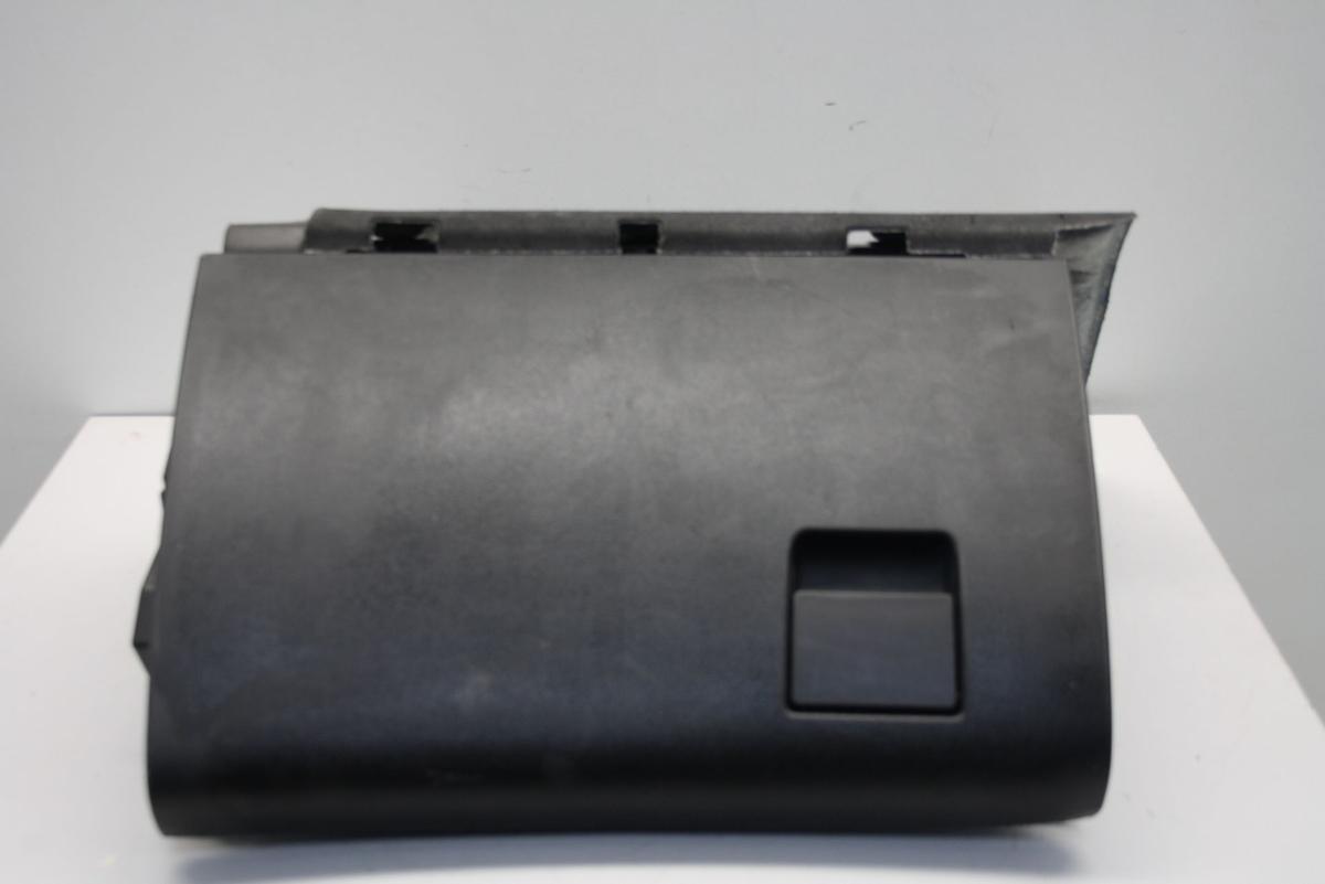 Opel Insignia A Sportstourer orig Handschuhfach Kasten schwarz Bj 2009