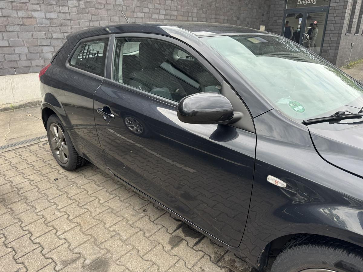 Kia Pro Ceed original T&uuml;r vorn rechts 1K Black Pearl Rohbau Bj.2010