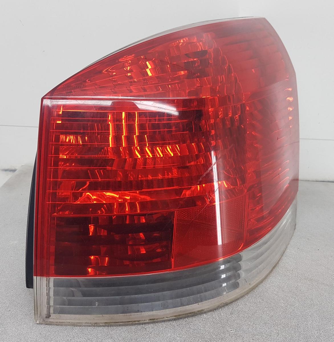 Opel Signum Rückleuchte Rücklicht rechts 13159862 in rot weiss Bj2006